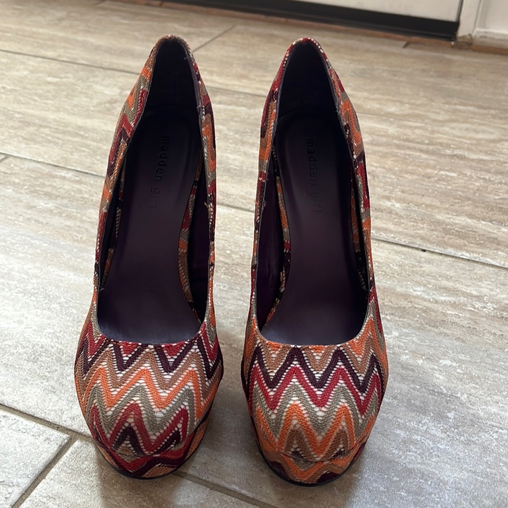Brand New in the box Madden Girl Malley Brown Multi Color Pump. Size 10